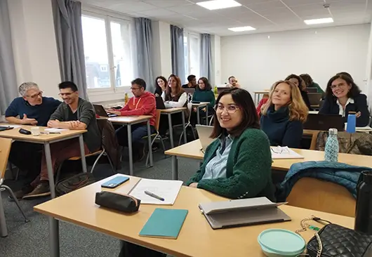 Etudiants en cours campus Paris